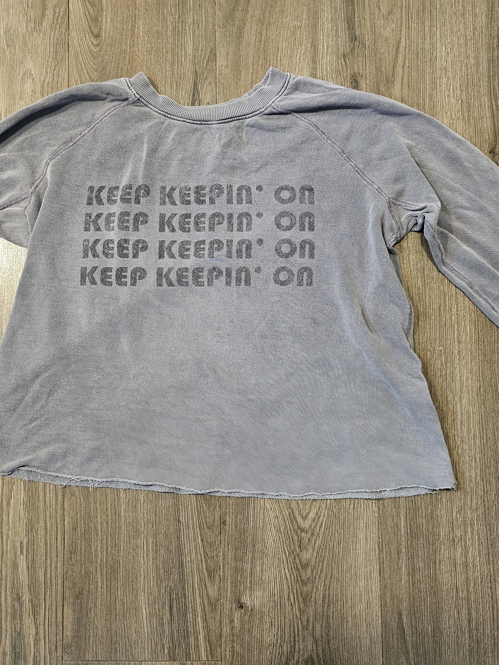 Rivet&Thread -Keep Keepin' On Women's Long-Sleeve Tee in Gray- Size Medium